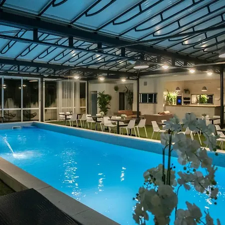 Village Trusa بيت ضيافة 4*