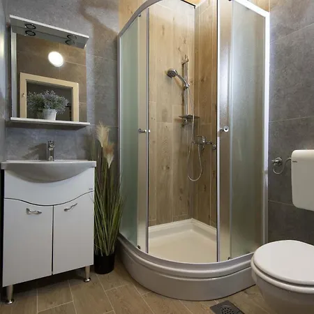 Village Trusa بيت ضيافة