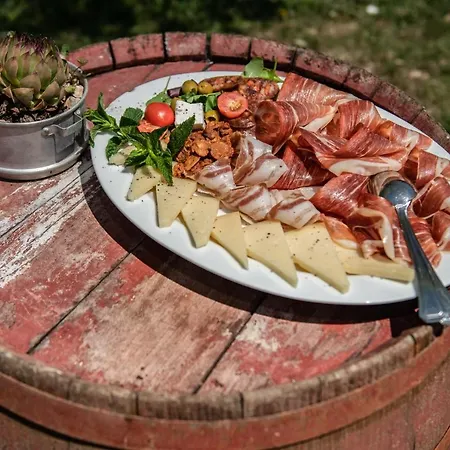 Village Trusa Tugare