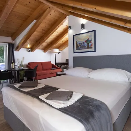 Village Trusa بيت ضيافة 4*