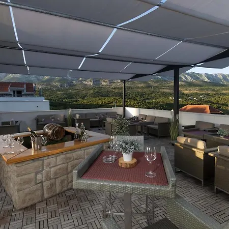 Village Trusa بيت ضيافة 4*