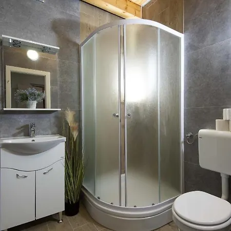 بيت ضيافة Village Trusa 4*