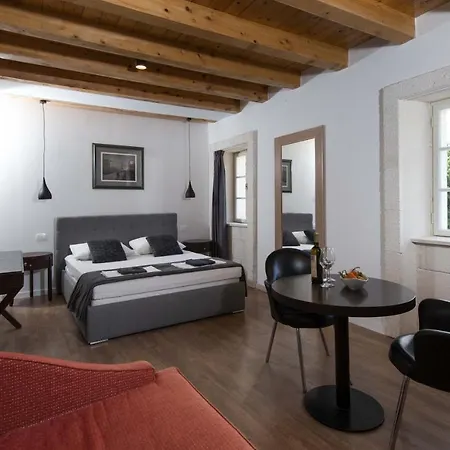 بيت ضيافة Village Trusa