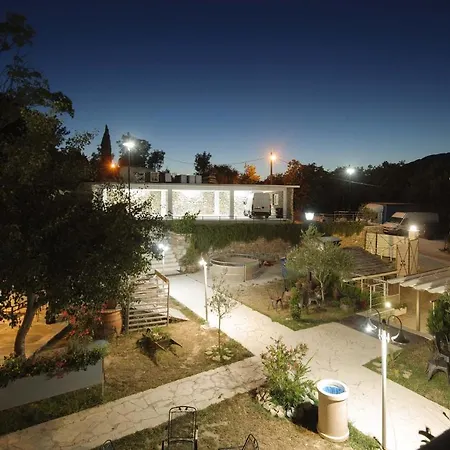 Village Trusa 4* Tugare