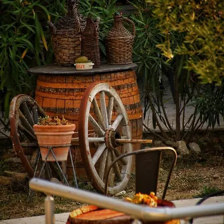 بيت ضيافة Village Trusa 4*