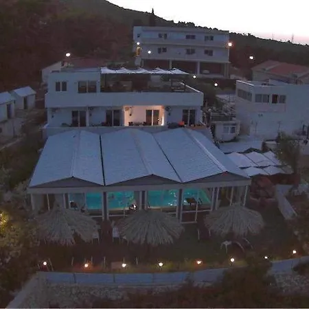 Village Trusa بيت ضيافة